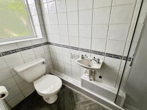 Shower room- click for photo gallery